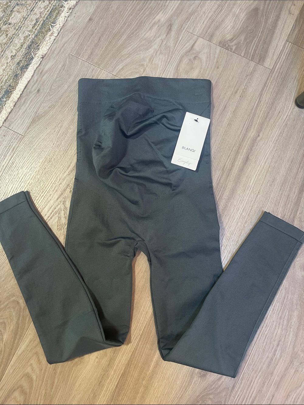 Blanqi everyday maternity leggings. Size M